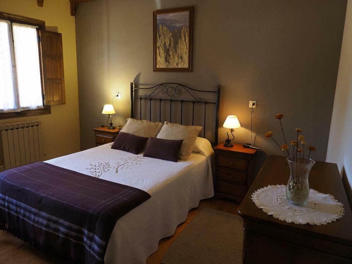 Hostal Almanzor Gredos Navarredonda de Gredos Dış mekan fotoğraf
